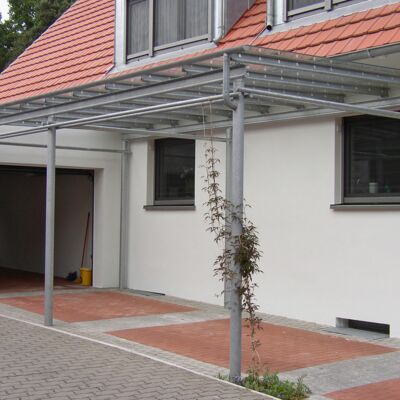 Carport mit Glas & Zierbohrungen