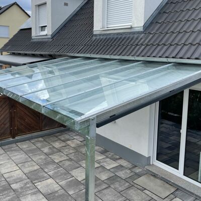Glas-Vordach mit Unterglasmarkise / markilux 779