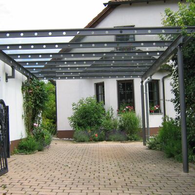 Carport mit Glas & Zierbohrungen