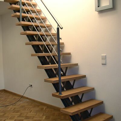 Innentreppe Holm mit Füllstab-Geländer