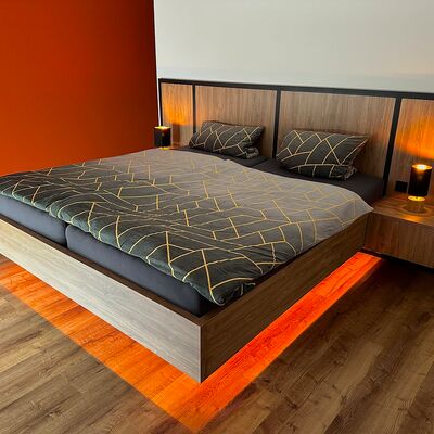 Stahl-Bettgestell mit RGB Beleuchtung