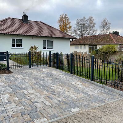 Gartenzaun & -tor mit Flachstahl pulverbeschichtet