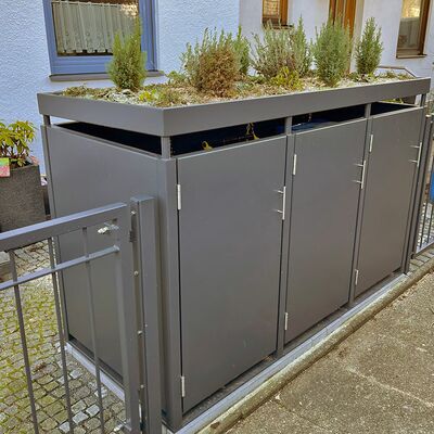 Müllbox mit Glattblechtüren & Dachbegrünung pulverbeschichtet
