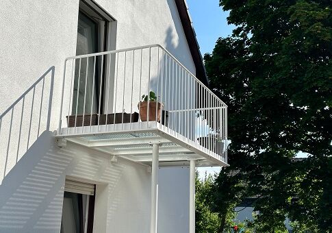 Balkongeländer mit senkrechten Füllstäben